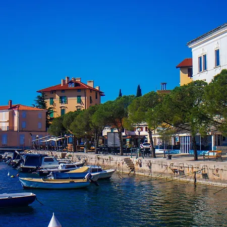 דירה Volos Karmen With Roof Terrace, Sea View, Free Private Parking אופטיה