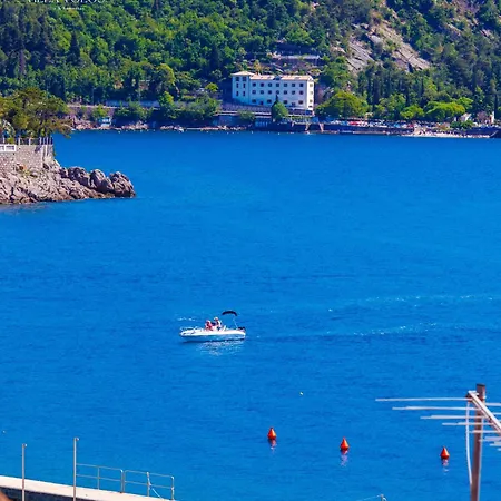 Volos Karmen With Roof Terrace, Sea View, Free Private Parking דירה