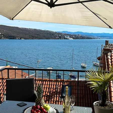 דירה Volos Karmen With Roof Terrace, Sea View, Free Private Parking