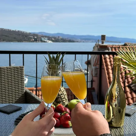Volos Karmen With Roof Terrace, Sea View, Free Private Parking Опатия